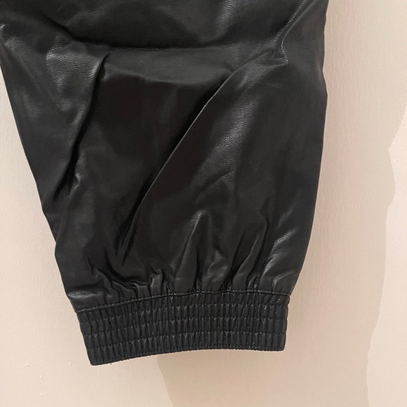 Zara leather black joggers pants. Fashionable clothing size large - Picture 4 of 5
